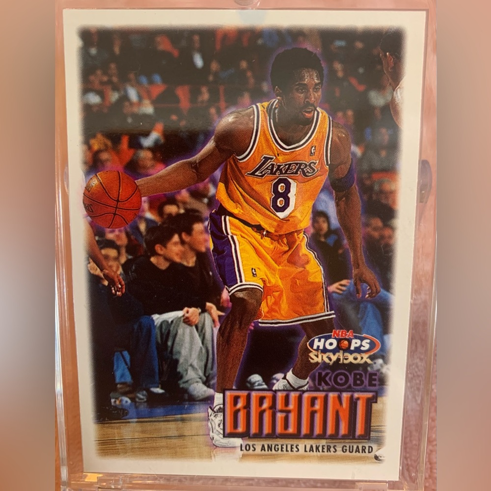 Kobe Bryant 1998-99 NBA Hoops Skybox #27 Basketball Card